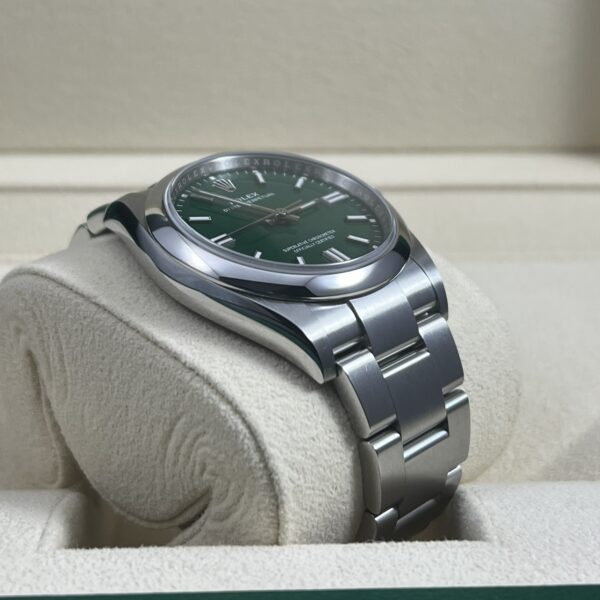 ROLEX OYSTER PERPETUAL 36 REF. 126000 GREEN DIAL BRAND NEW - Image 2