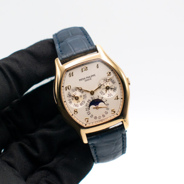 PATEK PHILIPPE PERPETUAL CALENDAR REF. 5040J YELLOW GOLD FULL SET - Image 2