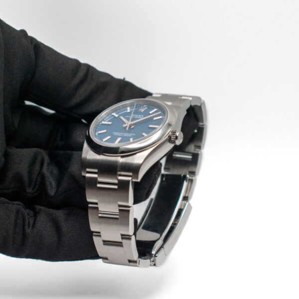 ROLEX OYSTER PERPETUAL 34 REF. 124200 MED BLUE BRAND NEW 08/2025 - Image 4