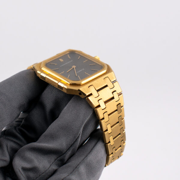 AUDEMARS PIGUET ROYAL OAK SQUARE REF. 6005BA YELLOW GOLD 18K QUARTZ - Image 2